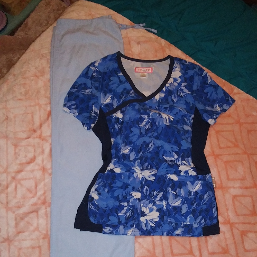 Xtra Small Scrub Set - Picture 2 of 5
